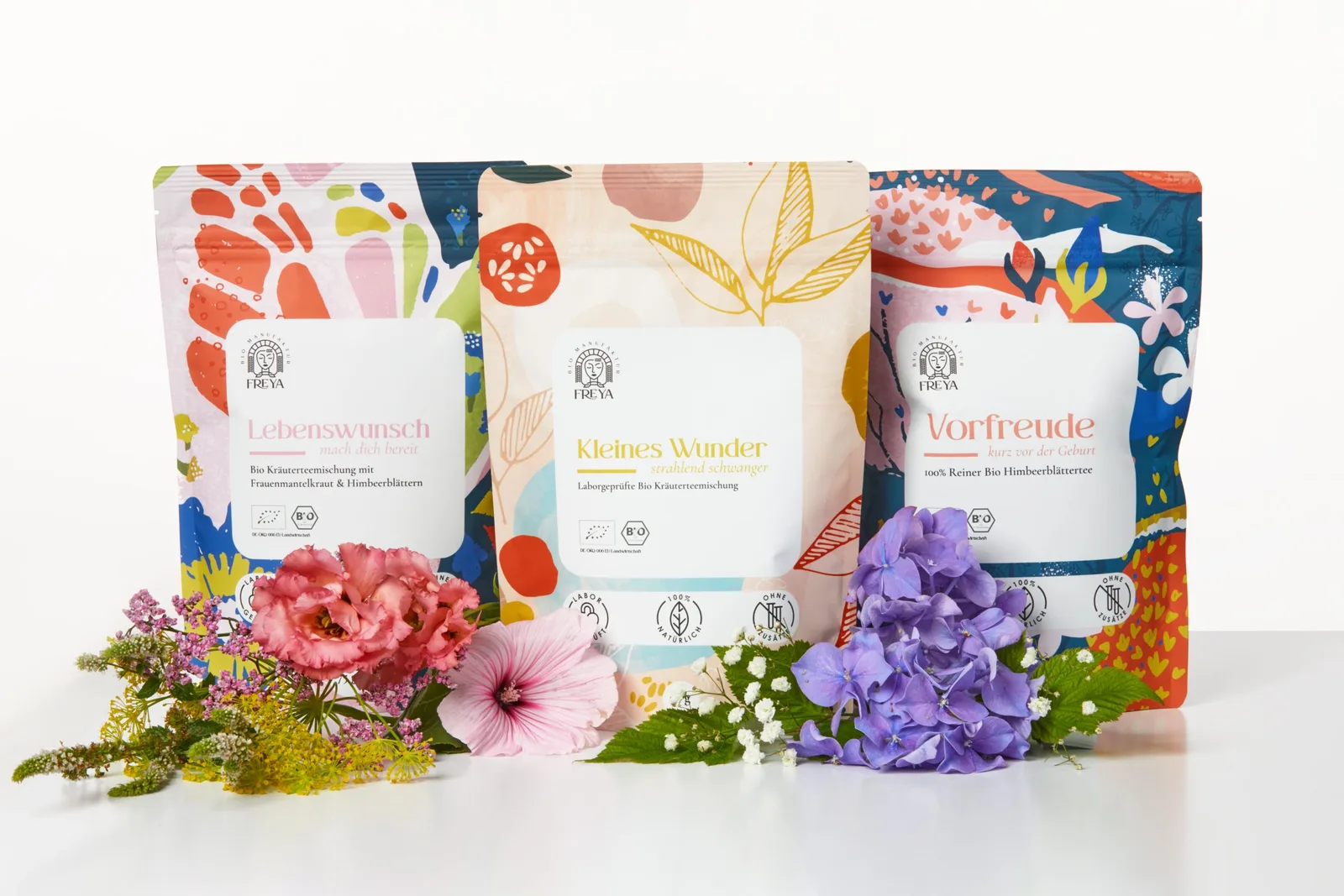 Teetasse mit Blumen, Entspannungsthema Geburtsvorbereitung