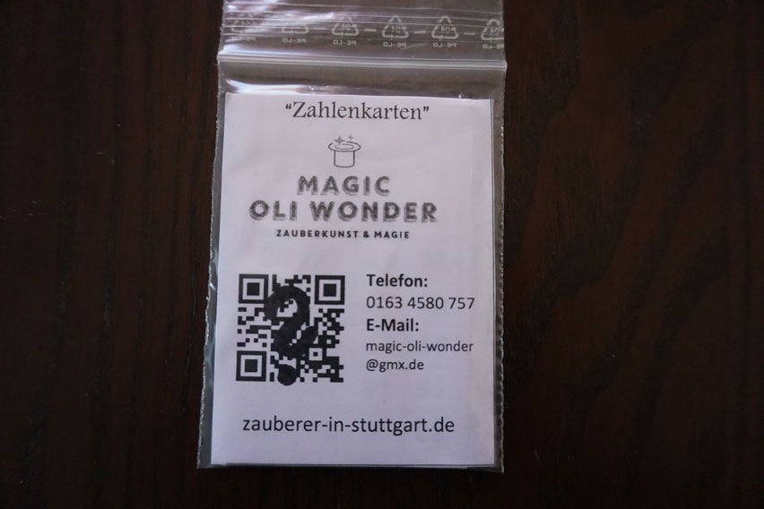 Visitenkarte Magic Oli Wonder in Kunststoffhülle mit QR-Code