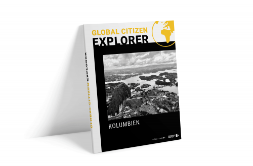 Global Citizen Explorer Kolumbien Buch-Mockup mit Luftaufnahme von Berglandschaft
