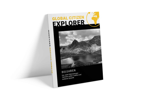 Global Citizen Explorer Bulgarien Cover-Mockup mit Berglandschaft und See in Schwarz-Weiß