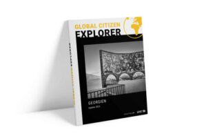 Global Citizen Explorer Georgien Ausgabe mit Schwarz-Weiß-Foto einer Architekturszene