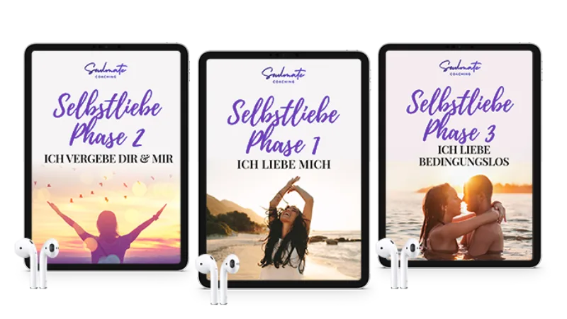 Mockup des Selbstliebe-Kurses mit drei Phasen auf Tablets mit Kopfhörern
