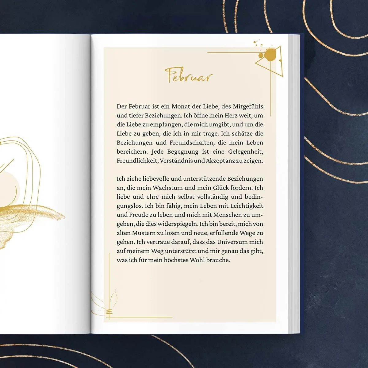 Aufgeschlagene Seite aus Jahrbuch mit Februar-Affirmationen und goldenen Dekorationen