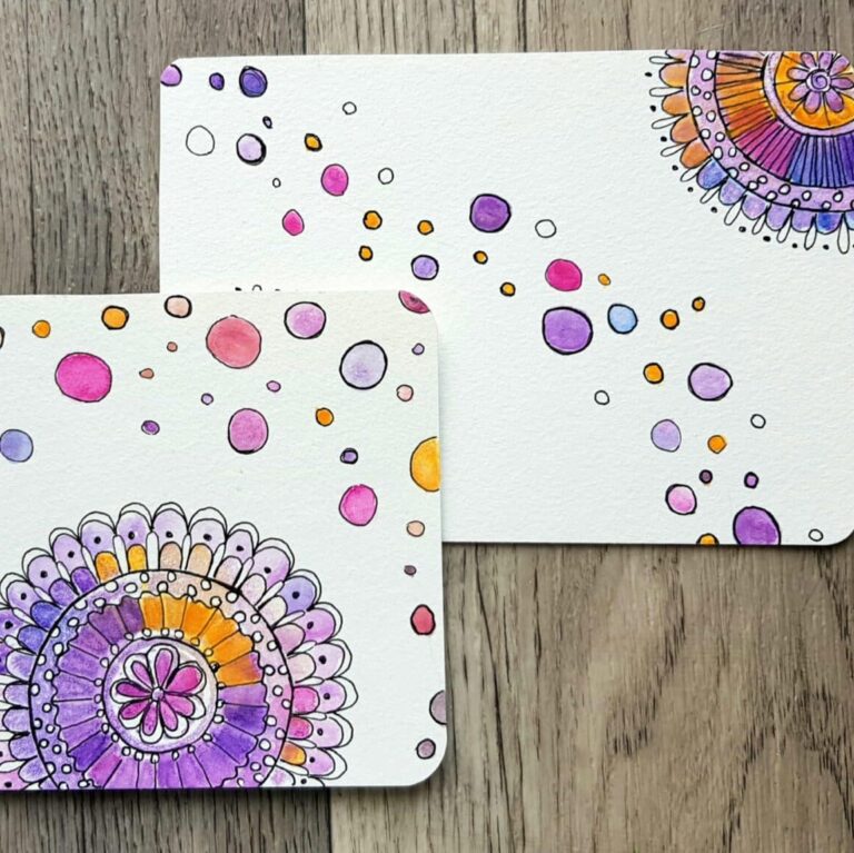 Bemalte Notizbücher mit Mandalas und bunten Kreisen im Boho-Stil