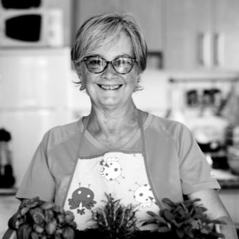 Happy Plant – Audioprogramm für Pflanzen 10 Schwarz-Weiß Kundenstimme: Frau Kerstin mit Zimmerpflanze