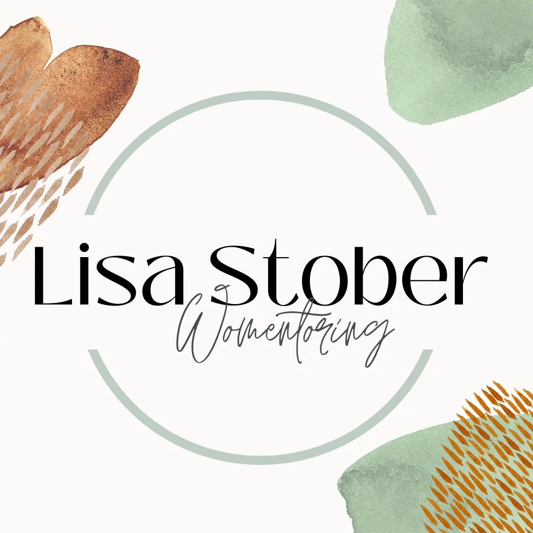 Lisa Stober Mentoring Logo mit Schriftzug und dekorativen Elementen in Grün und Bronze