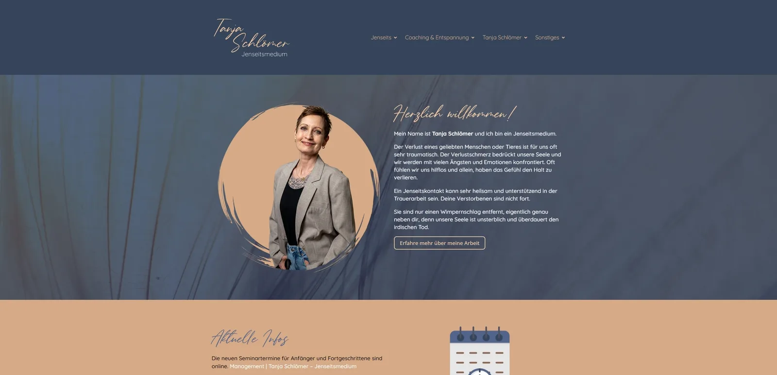 Website-Header von Tanja Schlömer Jenseitsmediium mit Portraitfoto und Willkommenstext
