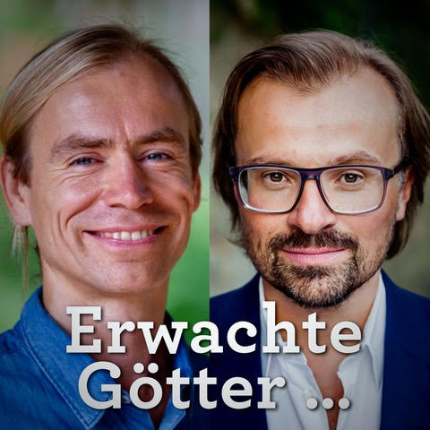 Zwei Männerporträts mit Text 'Erwachte Götter', Autor und Co-Autor