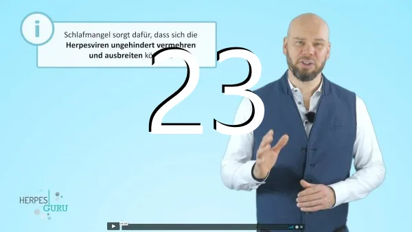 Videokurs-Screenshot mit Trainer präsentierend, Modul über Schlafmangel als Herpesfaktor
