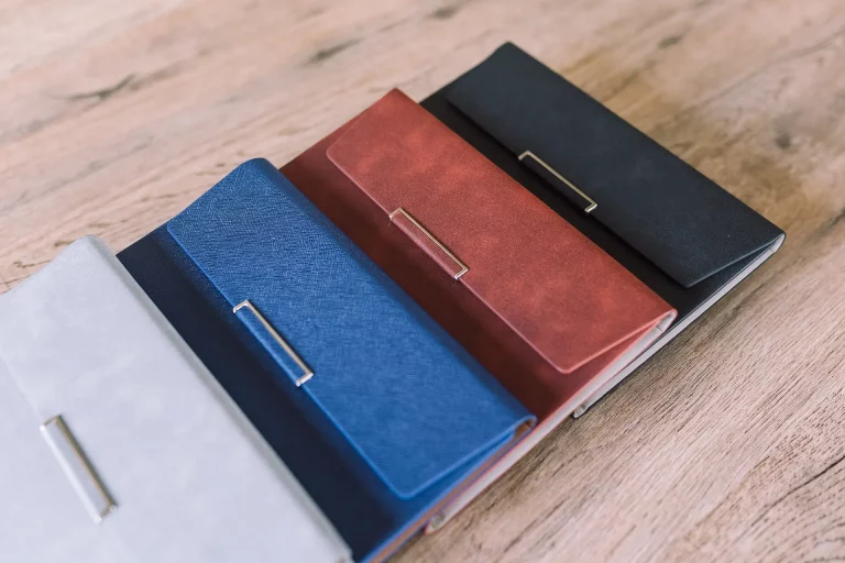 Hochzeitsplaner Notizbuch in verschiedenen Farben - Blau, Burgund, Schwarz, Weiß