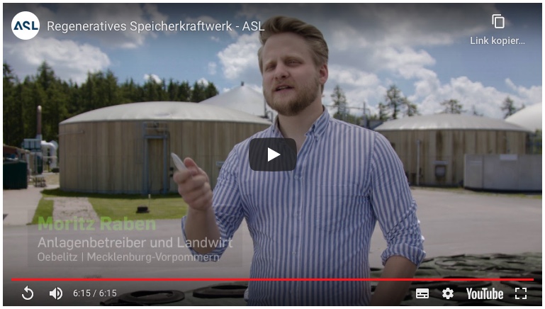 YouTube-Videostandbild eines Anlagenbetreibers vor regenerativem Speicherkraftwerk