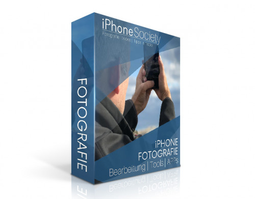 iPhone Society Fotografie Kurs Box mit Mann beim Fotografieren unter blauem Himmel
