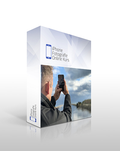 Produktbox iPhone Fotografie Online Kurs mit Mann beim Fotografieren am See