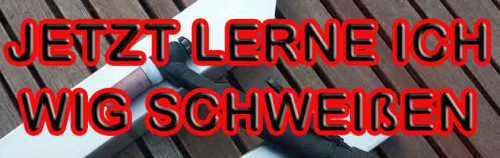 Roter Text auf grauem strukturiertem Hintergrund mit Kurstitel