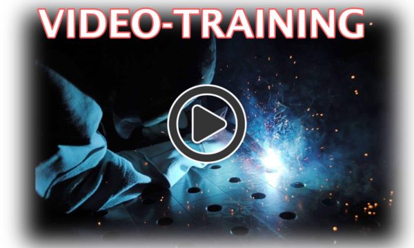 Video-Training Banner mit Play-Button und Schweißfunken im Hintergrund