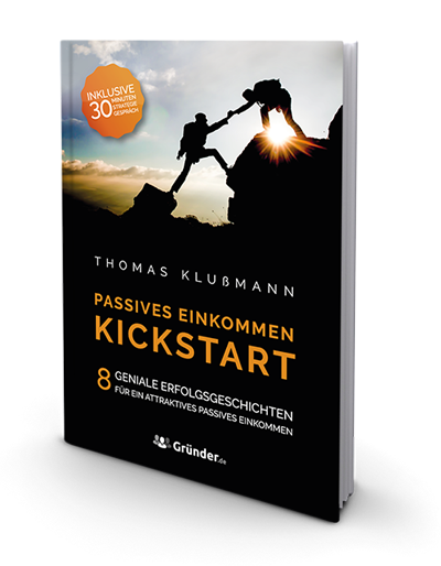 Kickstart Passives Einkommen – Buch zum Online-Business-Aufbau 2 Buch Passives Einkommen Kickstart von Thomas Klußmann, Hardcover mit zwei Personen auf Bergsilhouette und orangem Badge