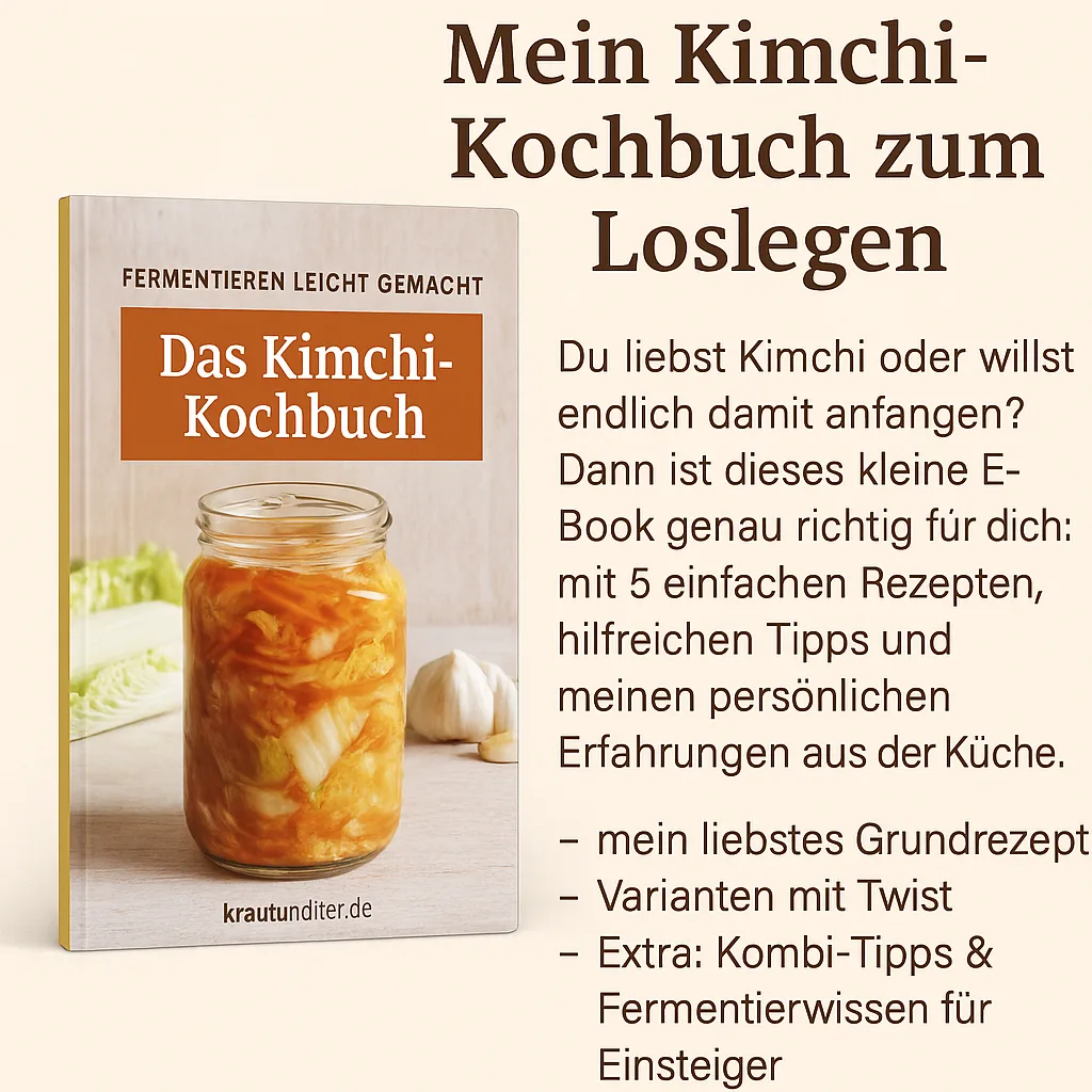 Kimchi leicht gemacht – dein DIY-Fermentations-E-Book 1 E-Book Cover Das Kimchi-Kochbuch mit Glas Kimchi, Weißkohl und Knoblauch auf hellem Hintergrund