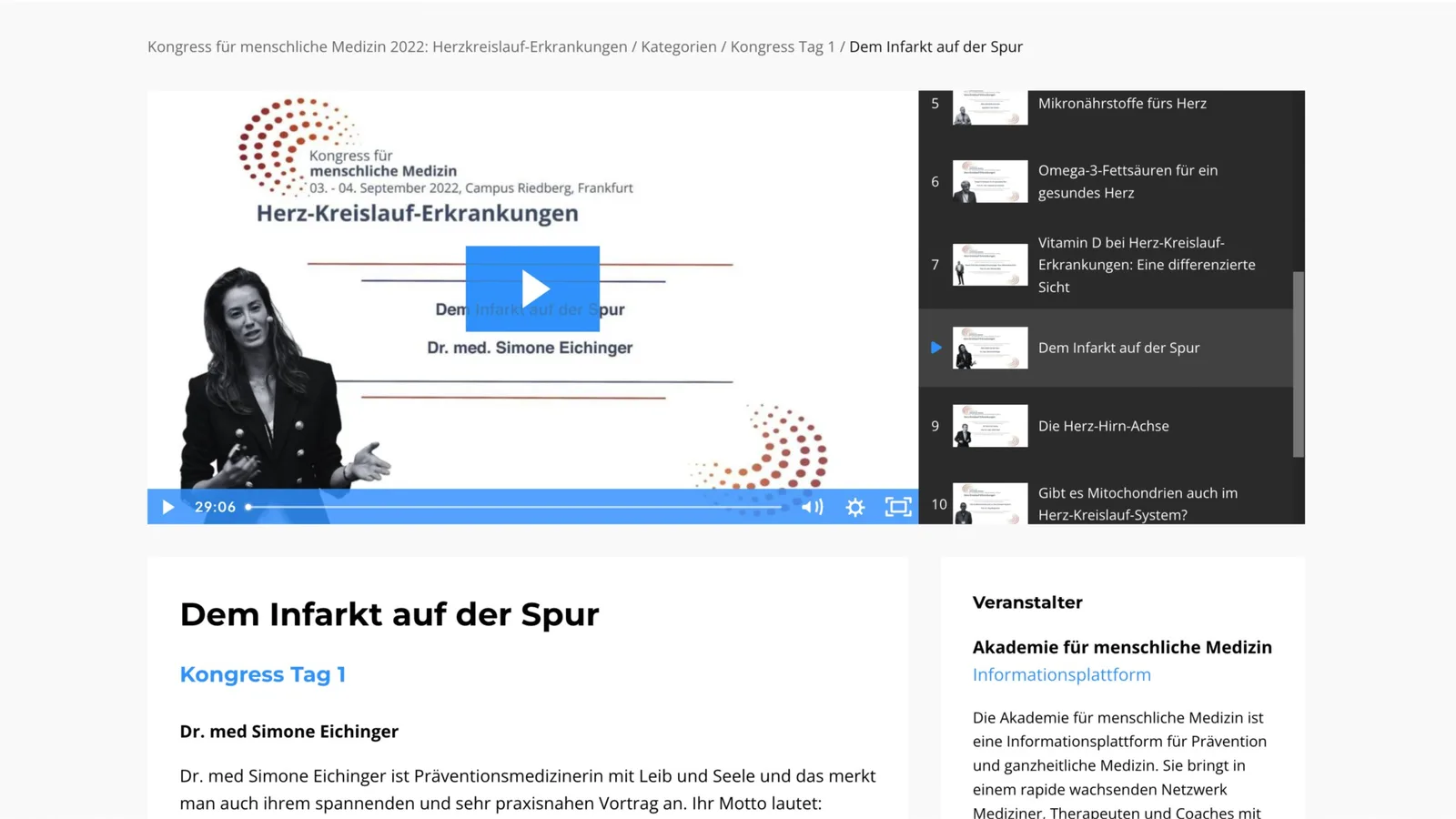 Videostandbild Dr. med. Simone Eichinger präsentiert Vortrag 'Dem Infarkt auf der Spur' mit Video-Playlist rechts