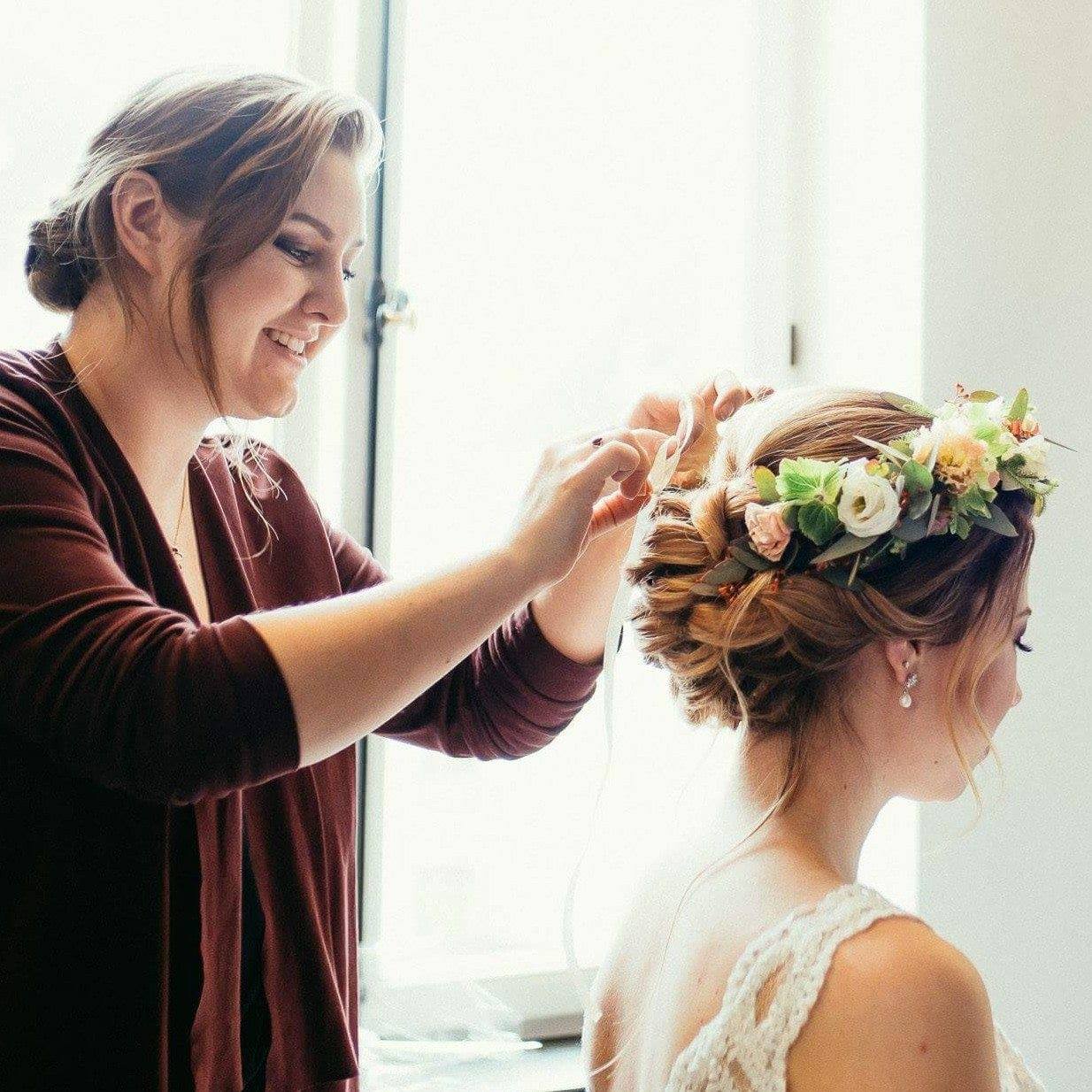 Lockere Frisuren – Videokurs für Hochsteckstyling von Laurie Ibsen 11 Laurie Ibsen