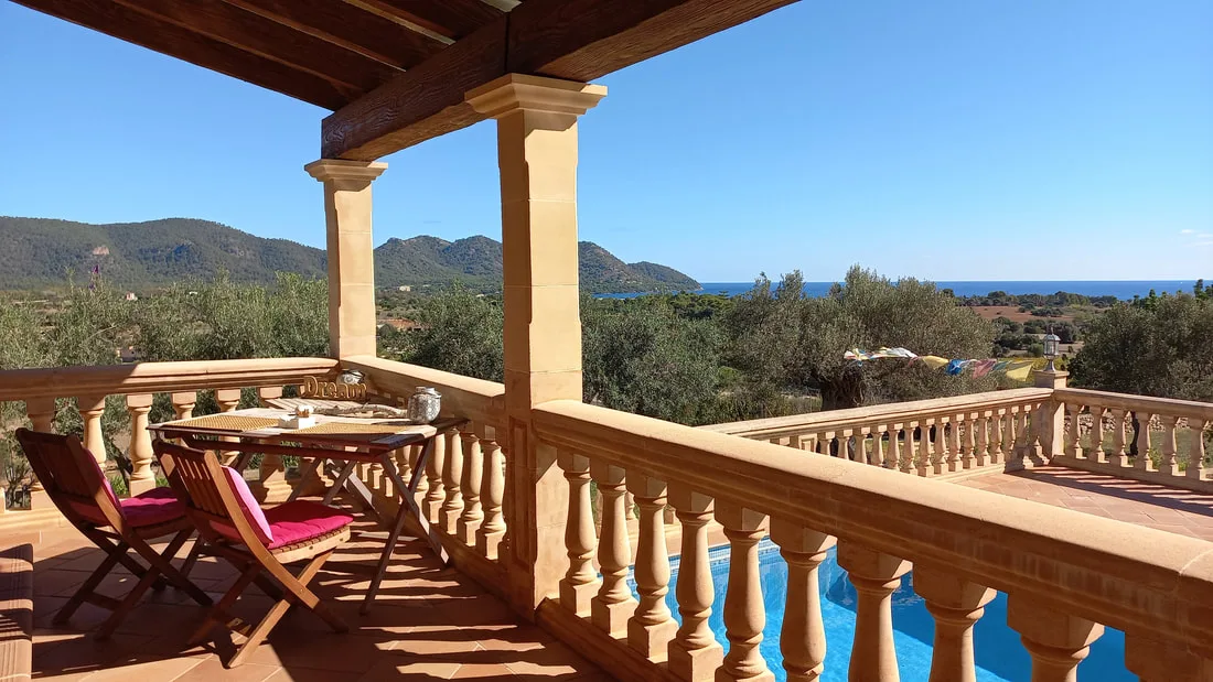 Lebe deine Entscheidungskraft – Geführte Meditation als Audio 4 Ashram Mallorca Retreat-Gelände mit mediterraner Landschaft