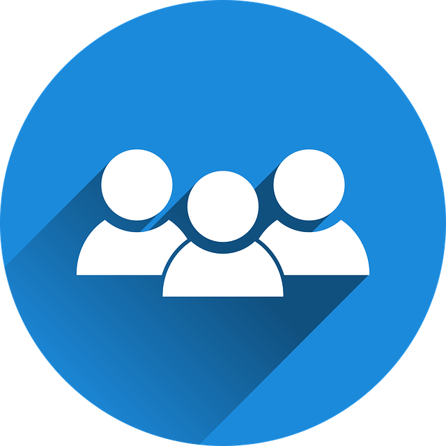 Motivation Symbol: Drei Personen-Silhouetten in blauem Kreis