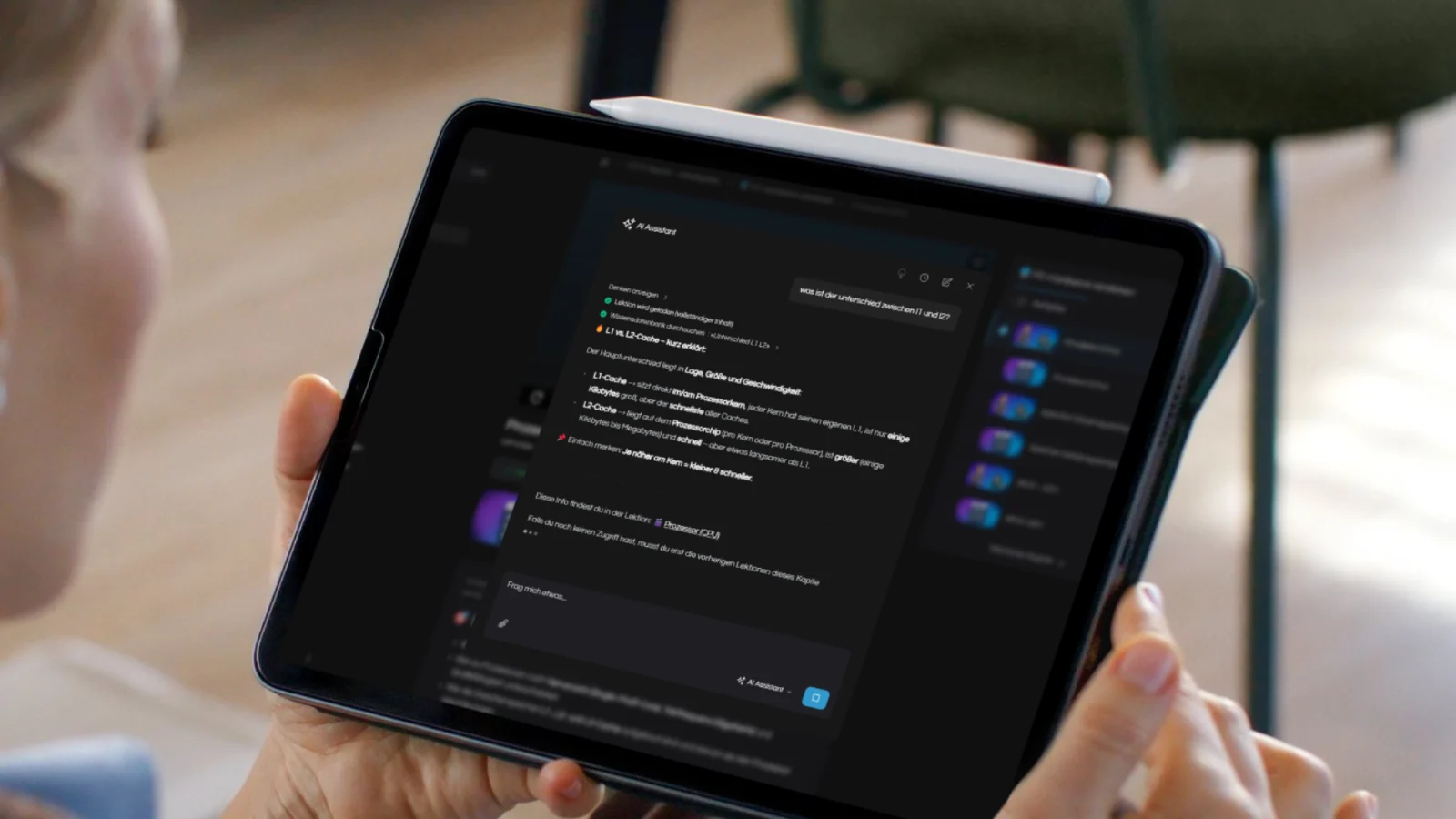 Tablet mit AI-Assistent-Interface, Chat-Funktion zur Frage-Antwort-Navigation im Kurs