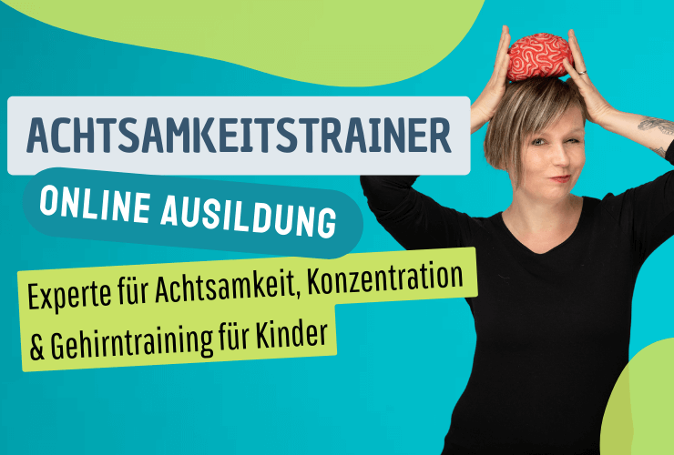 Lerncoach Ausbildung – Zertifikatskurs für Lernbegleitung 7 Frau in schwarzem Shirt hält rotes Gehirn-Modell auf Kopf vor türkisem Hintergrund Achtsamkeitstrainer