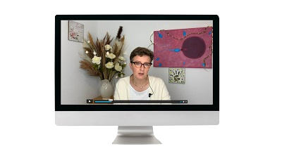 Screenshot eines Online-Kurses mit Person am Schreibtisch vor Webcam