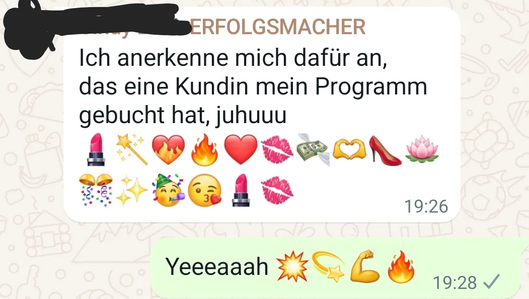 WhatsApp-Nachricht einer Kundin, die sich für den Kauf eines Programms bedankt mit Emojis