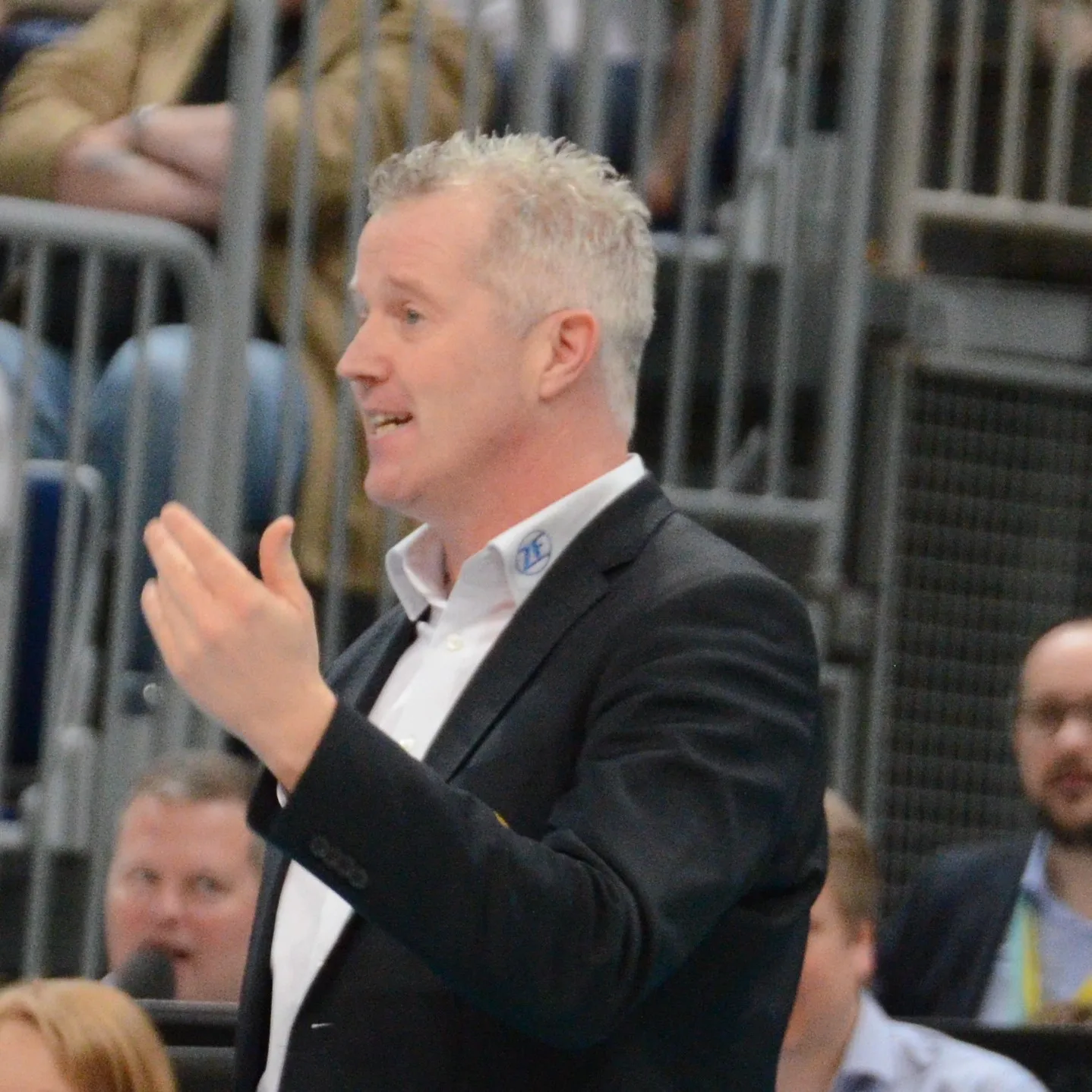 Vital Heynen, Weltmeistertrainer beim Volleyball Coaching an der Seitenlinie