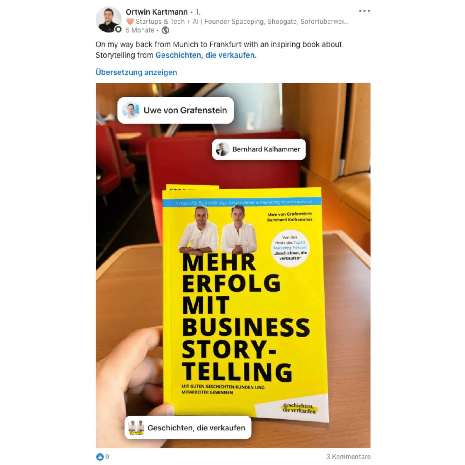 Mehr Erfolg mit Business Storytelling von Bernhard Kalhammer 17 LinkedIn-Post von Ortwin Kartmann mit Buchcover im Zugabteil