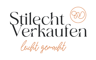 Mehr Erfolg mit Business Storytelling von Bernhard Kalhammer 4 Logo Stilecht Verkaufen mit orangenem Schriftzug und Symbol