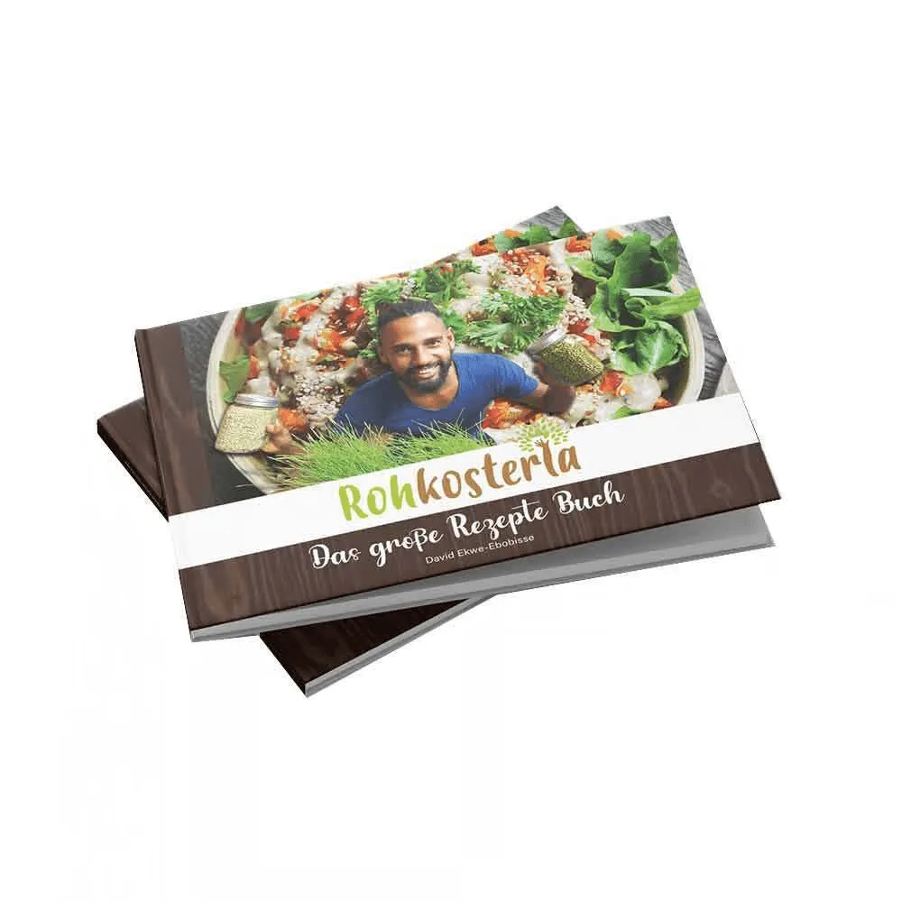 Rohkosterial-Rezeptebuch-Mockup mit David Ekwe-Ebobisse in blauem Shirt zwischen Rohkost-Speisen