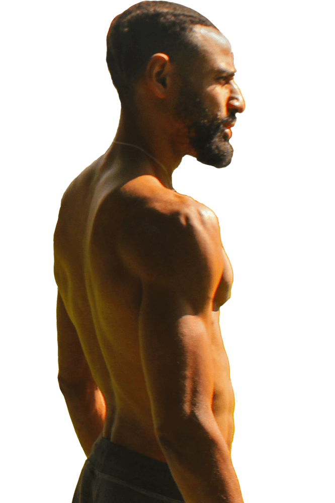 Muskulöser Mann von hinten im Profil, fitnessorientierte Körperdarstellung
