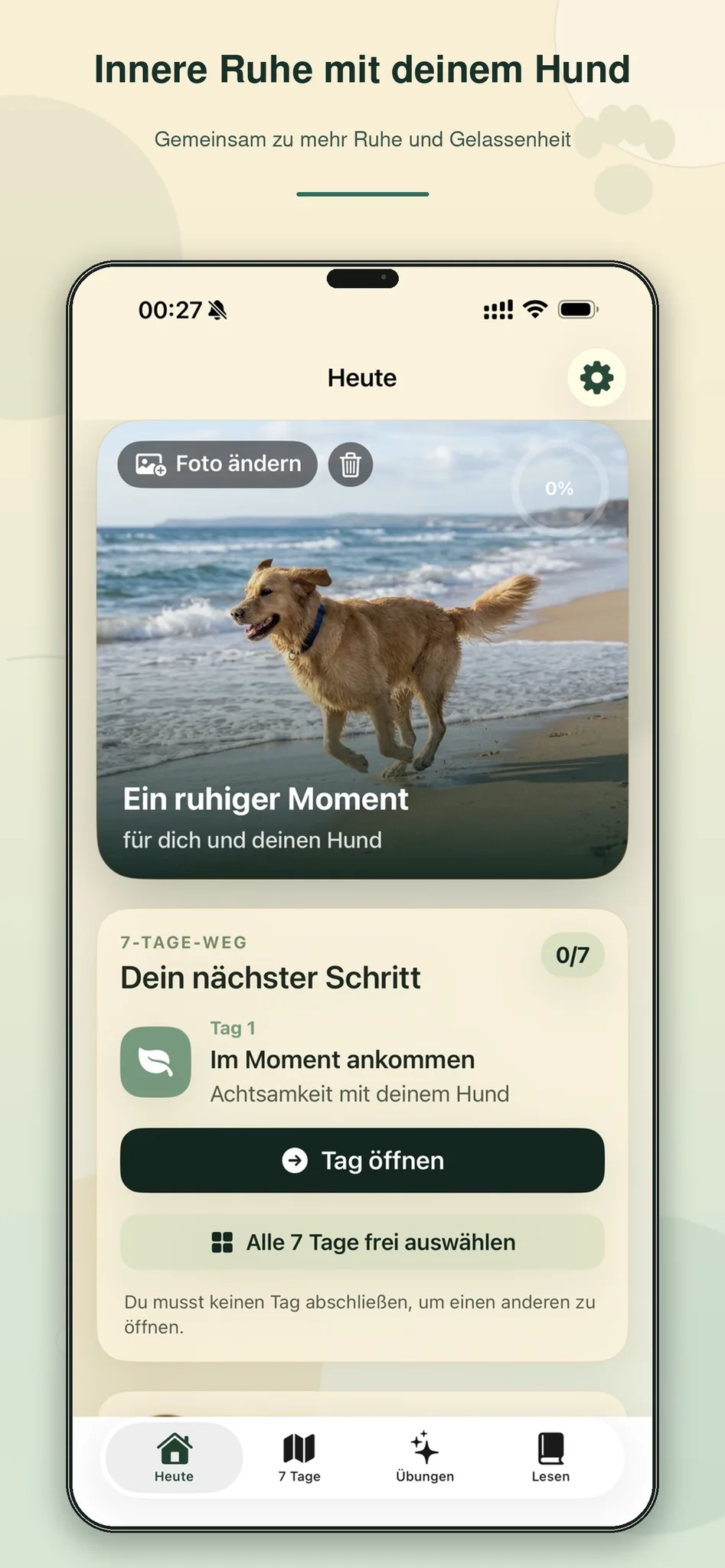 App-Screenshot Startseite mit Hund am Strand, Tagesüberblick und 7-Tage-Weg Navigation
