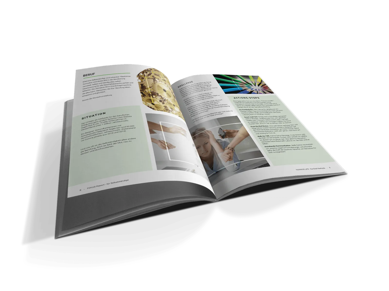 Offenes Booklet mit Seiten zu Beruf, Situation, Herausforderung, Aktionssteps und bunten Bleistiften