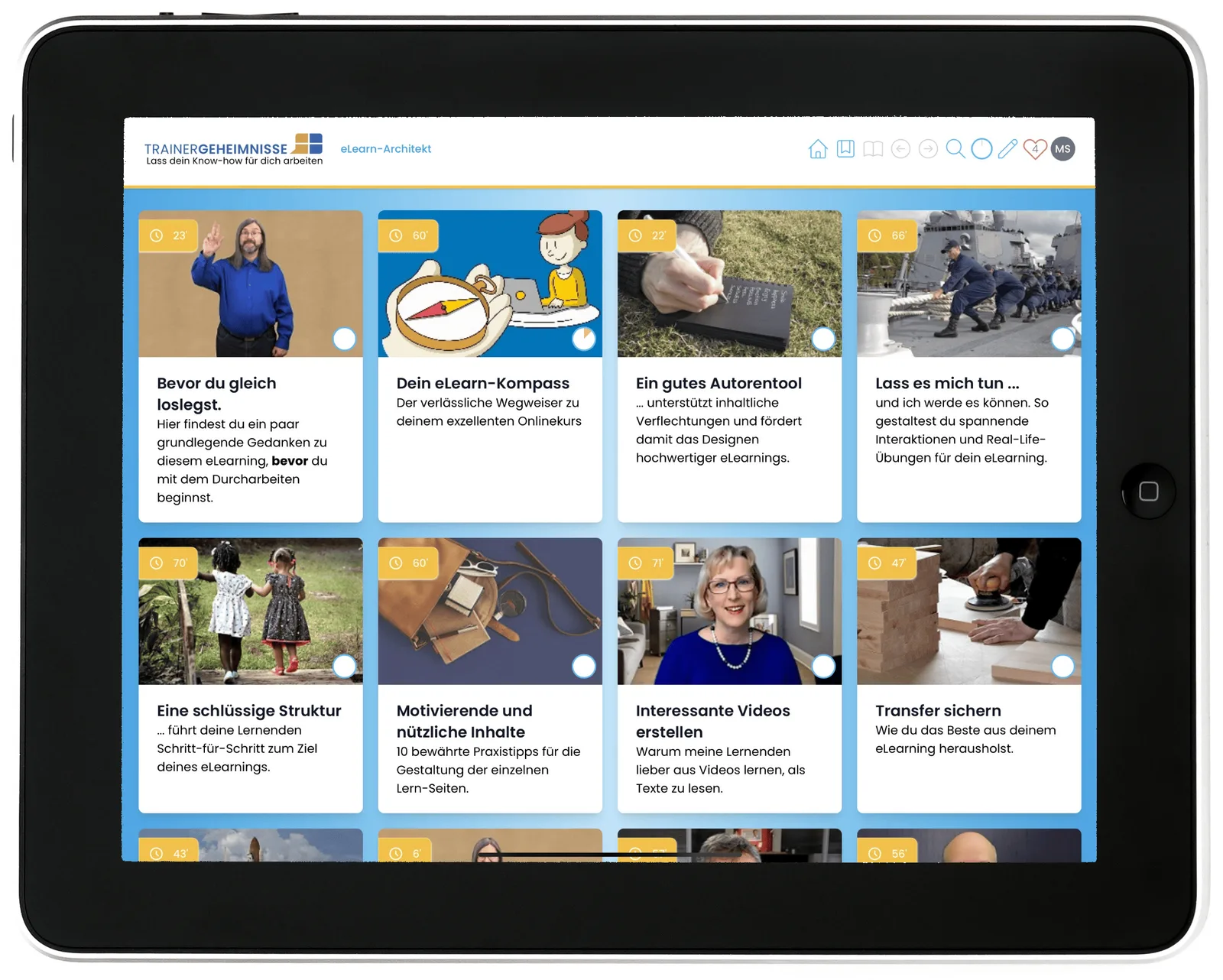 Tablet mit LMS MotiLern Interface, blaues E-Learning-Dashboard mit Video-Kursen und Lektionen