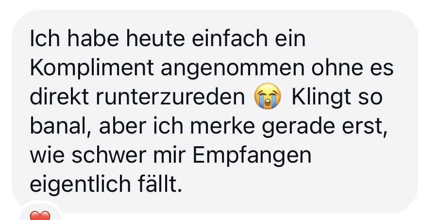 Kundenbewertung: Kompliment annehmen ohne runterzureden mit Herz-Emoji
