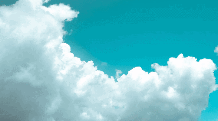 MP3-Lizenz Trancemusik – Audiopaket für Hypnosearbeit 6 Himmel mit weißen Wolken auf türkisblauem Hintergrund als dekorative Grafik