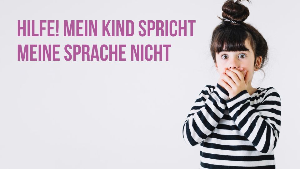 Mädchen im Streifenshirt mit überraschem Gesicht und großem pinkem Text zum Problem