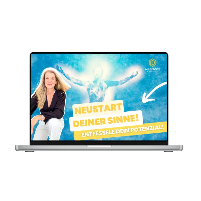 Laptop-Mockup mit Promotional-Banner für Neustart deiner Sinnesorgane, Frau sitzt links, spirituelle Grafik mit Händen, gelbe