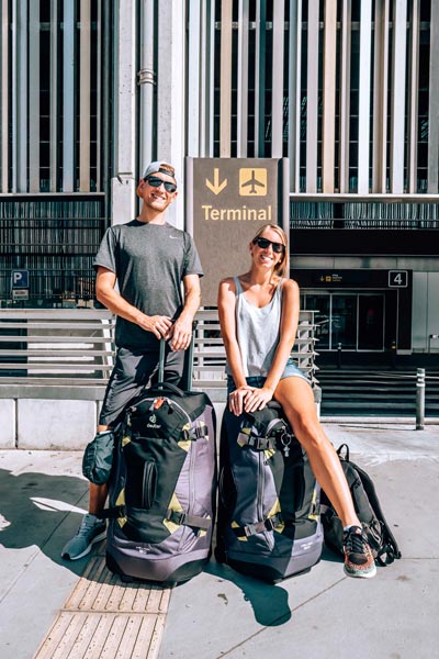 Daniel und Jessi von Life to go am Flughafen Gran Canaria