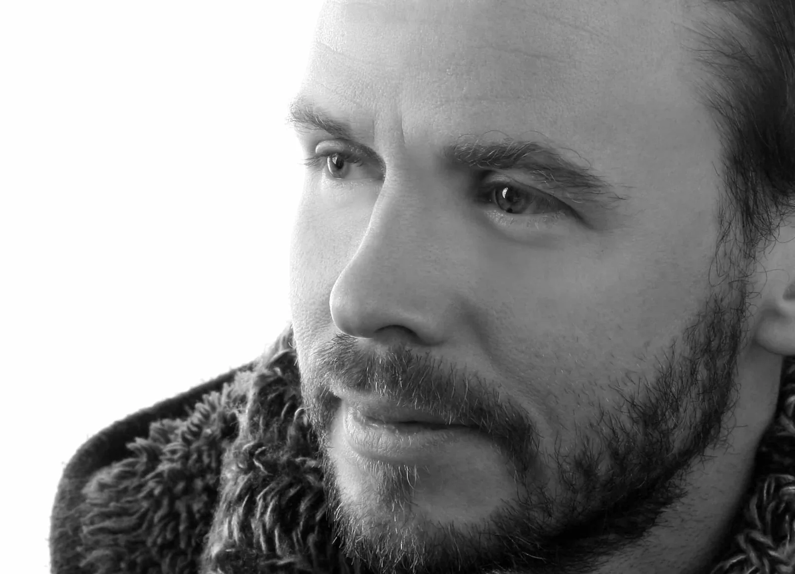 Porträtfoto von Andreas Tösch, Sportwissenschaftler und Trainer, Schwarz-Weiß-Nahaufnahme