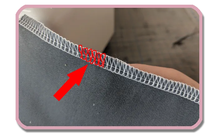 Overlock-Naht mit Obergreifer-Stich, rote Pfeile zeigen Fadenverlauf