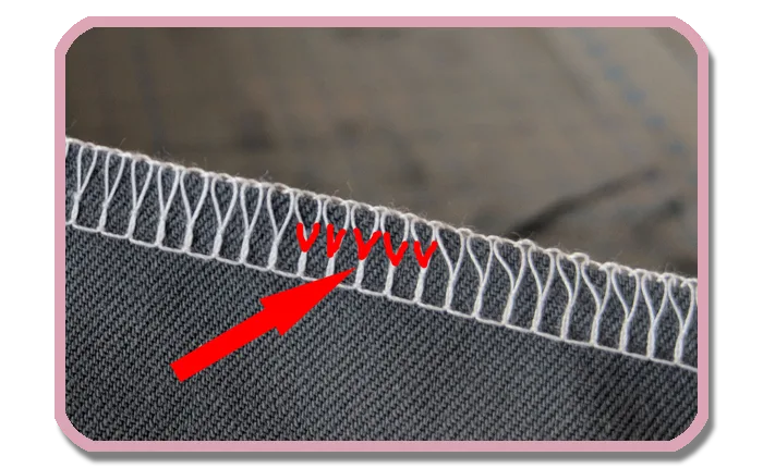 Vergleich Untergreifer versus fertiger Overlock-Stich mit roten Pfeilen