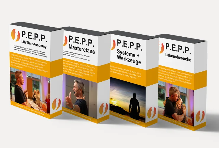 Vier Produktboxen der P.E.P.P. Academy-Serie in Orange und Weiß nebeneinander