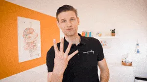 Kursleiter Jakob Ohlwerter erklärt Magic Four Grundtechniken zur Paarmassage
