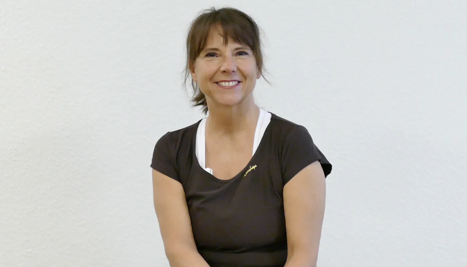Kerstin Bredehorn, Gründerin von Pilates&Friends, Portrait in schwarzem Shirt