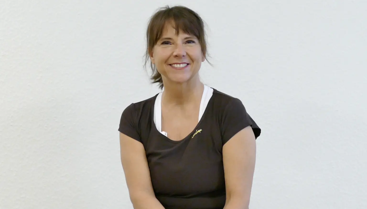 Kerstin Bredehorn, Gründerin von Pilates&Friends, Portrait in schwarzem Shirt