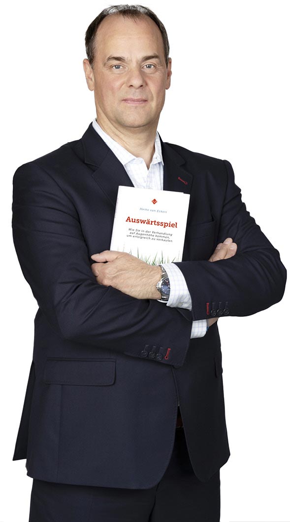 Heiko van Eckert mit Auswärtsspiel-Buch, Verhandlung auf Augenhöhe
